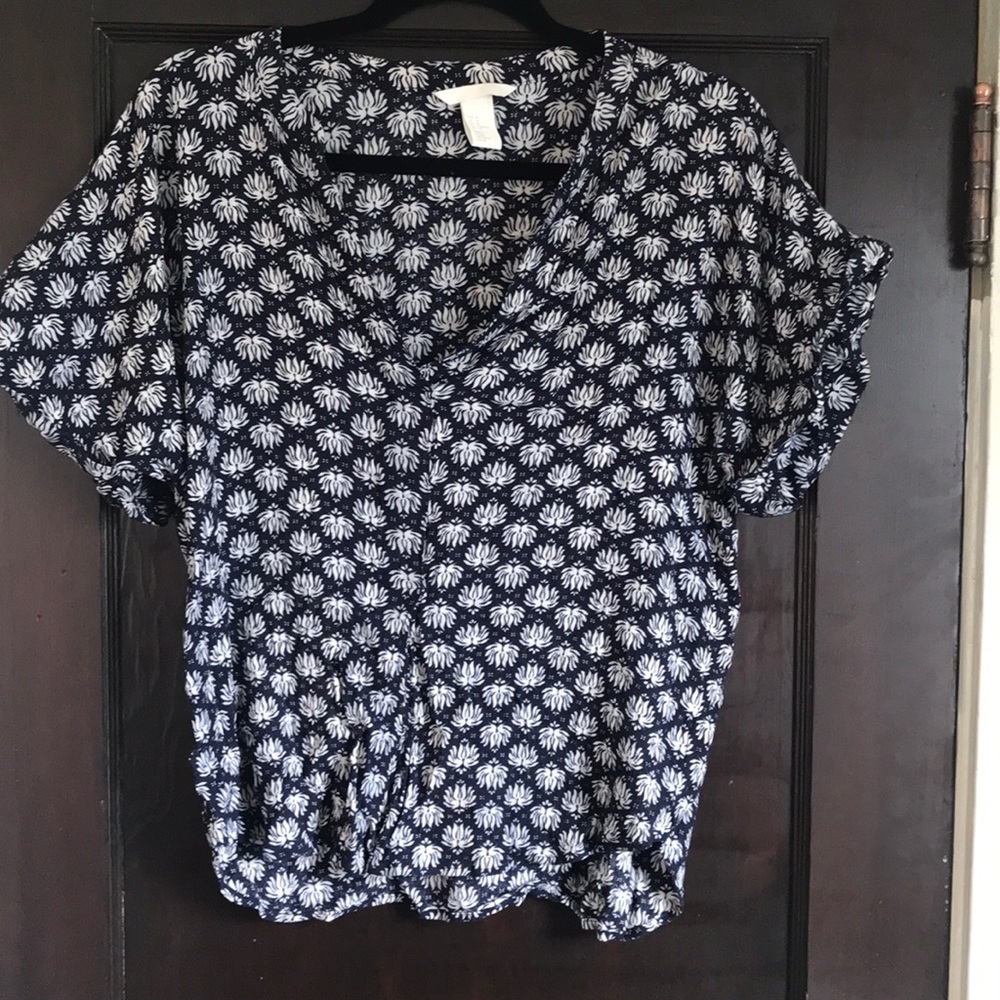 H&M Rayon patterned blouse